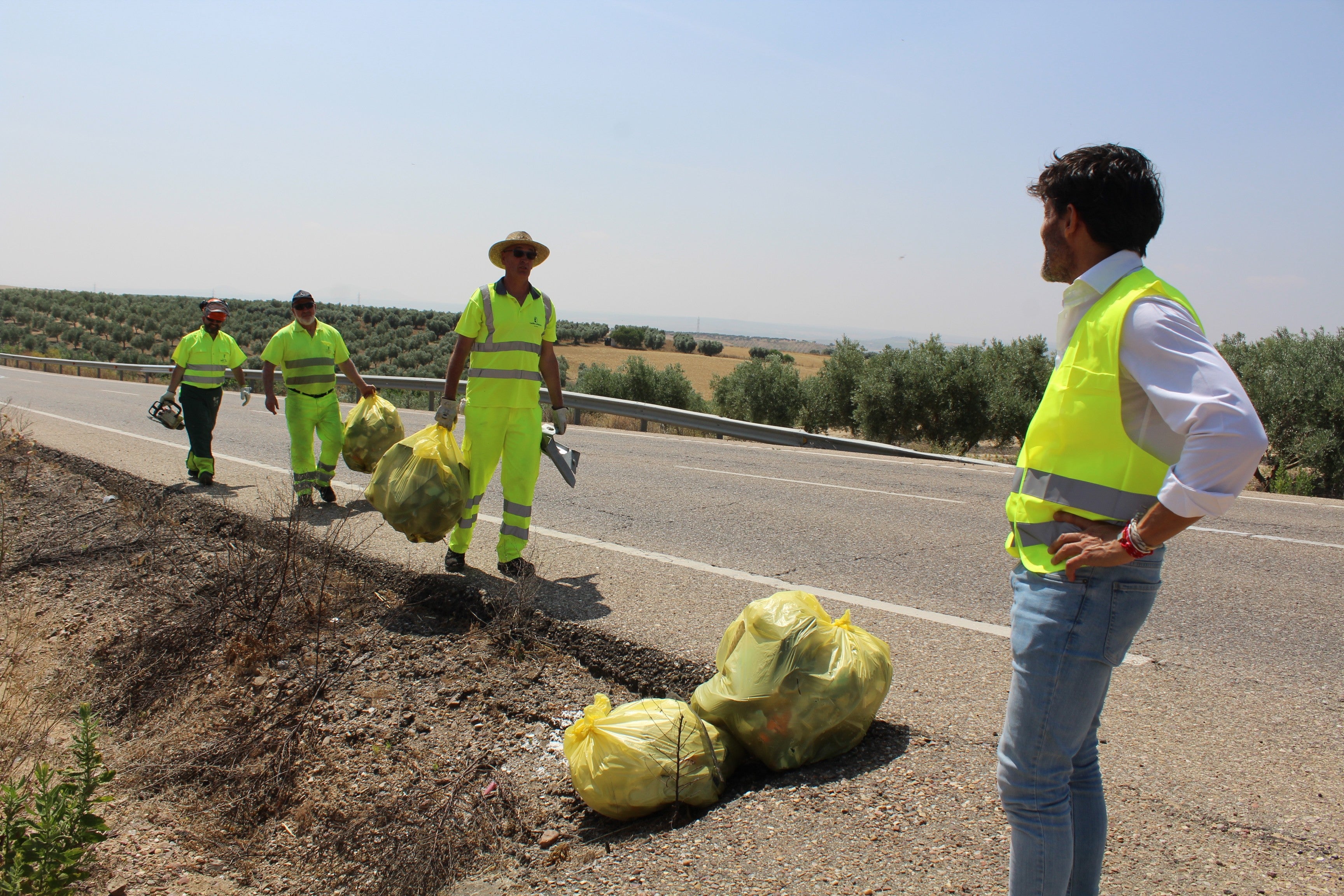 La Junta invierte en Toledo 800.000 euros en desbroce y limpieza de su red de carreteras La Junta invierte en Toledo 800.000 euros en desbroce y limpieza de su red de carreteras