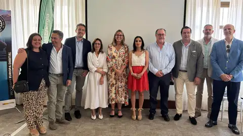 La Junta incide en su apoyo al sector energético durante la celebración de la Asamblea General del clúster extremeño La Junta incide en su apoyo al sector energético durante la celebración de la Asamblea General del clúster extremeño
