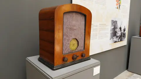 Una de las radios que puede verse en la exposición. Una de las radios que puede verse en la exposición.