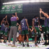 La plantilla de Unicaja se despide del Carpena La plantilla de Unicaja se despide del Carpena