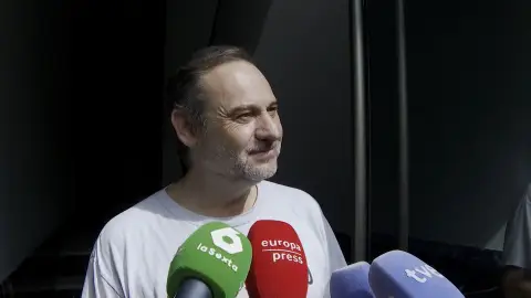 El exministro de Transportes José Luis Ábalos, ofrece declaraciones a los medios tras el registro de la UCO a su vivienda, a 10 de junio de 2025, en Valencia El exministro de Transportes José Luis Ábalos, ofrece declaraciones a los medios tras el registro de la UCO a su vivienda, a 10 de junio de 2025, en Valencia