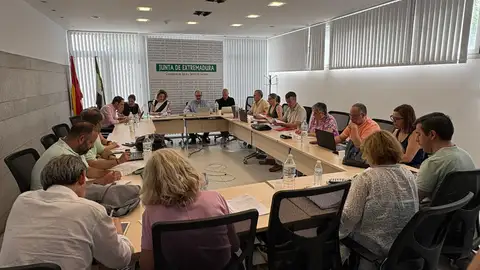 El SES arrancará en octubre sus oposiciones en donde se ofertarán 2.037 plazas para más de 43.000 aspirantes El SES arrancará en octubre sus oposiciones en donde se ofertarán 2.037 plazas para más de 43.000 aspirantes