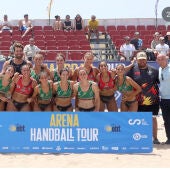 El Club Balonmano Rayito Salinero de Torrevieja ha triunfado en el Arena 1000 de Vilanova 