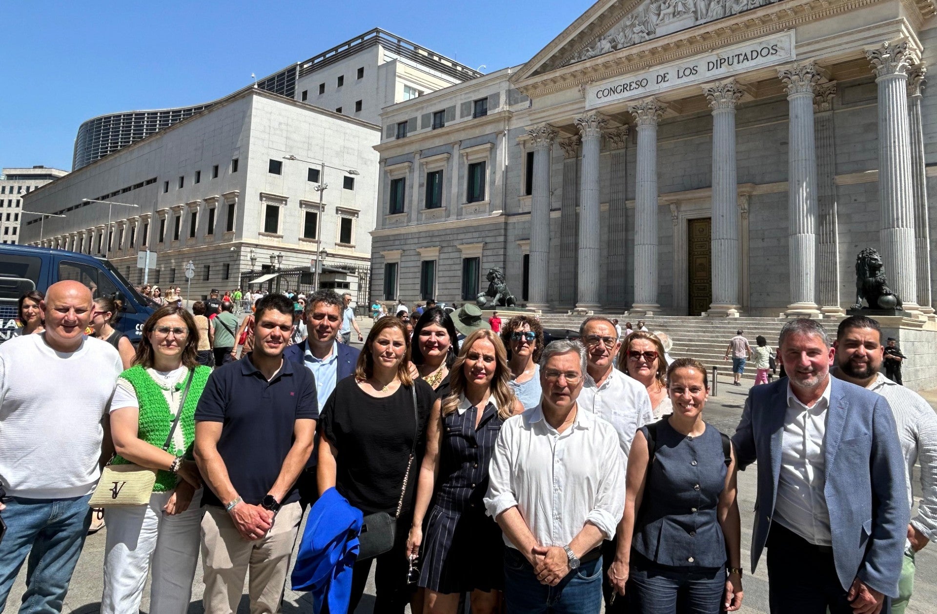 Alcaldes de Ourense reivindican en Madrid solucións a asfixia financieira local Alcaldes de Ourense reivindican en Madrid solucións a asfixia financieira local