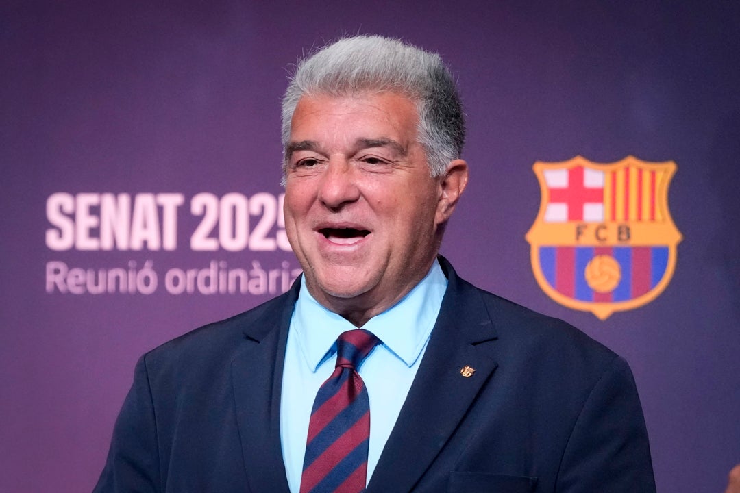 Laporta: "Estamos trabajando en otro fichaje que ilusionará mucho" Laporta: "Estamos trabajando en otro fichaje que ilusionará mucho"