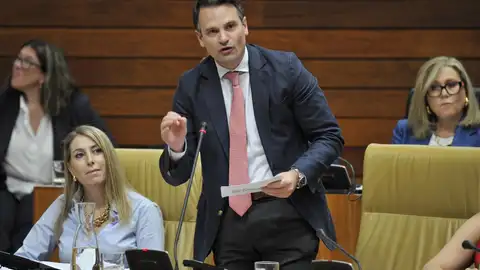 La Junta dice que paga "más y mejor" a los ayuntamientos y el PSOE cree que Guardiola se ha "cargado" la autonomía local La Junta dice que paga "más y mejor" a los ayuntamientos y el PSOE cree que Guardiola se ha "cargado" la autonomía local