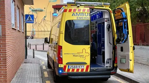 Imagen de archivo de una ambulancia en la Región de Murcia. Imagen de archivo de una ambulancia en la Región de Murcia.