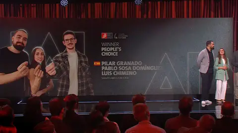 Los tres emprendedores de la UMH de Elche en el acto de entrega del premio. Los tres emprendedores de la UMH de Elche en el acto de entrega del premio.