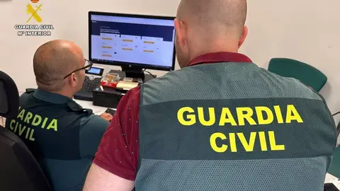 Investigados tres vecinos de Puebla de la Calzada por usar tarjetas robadas o extraviadas para hacer compras Investigados tres vecinos de Puebla de la Calzada por usar tarjetas robadas o extraviadas para hacer compras