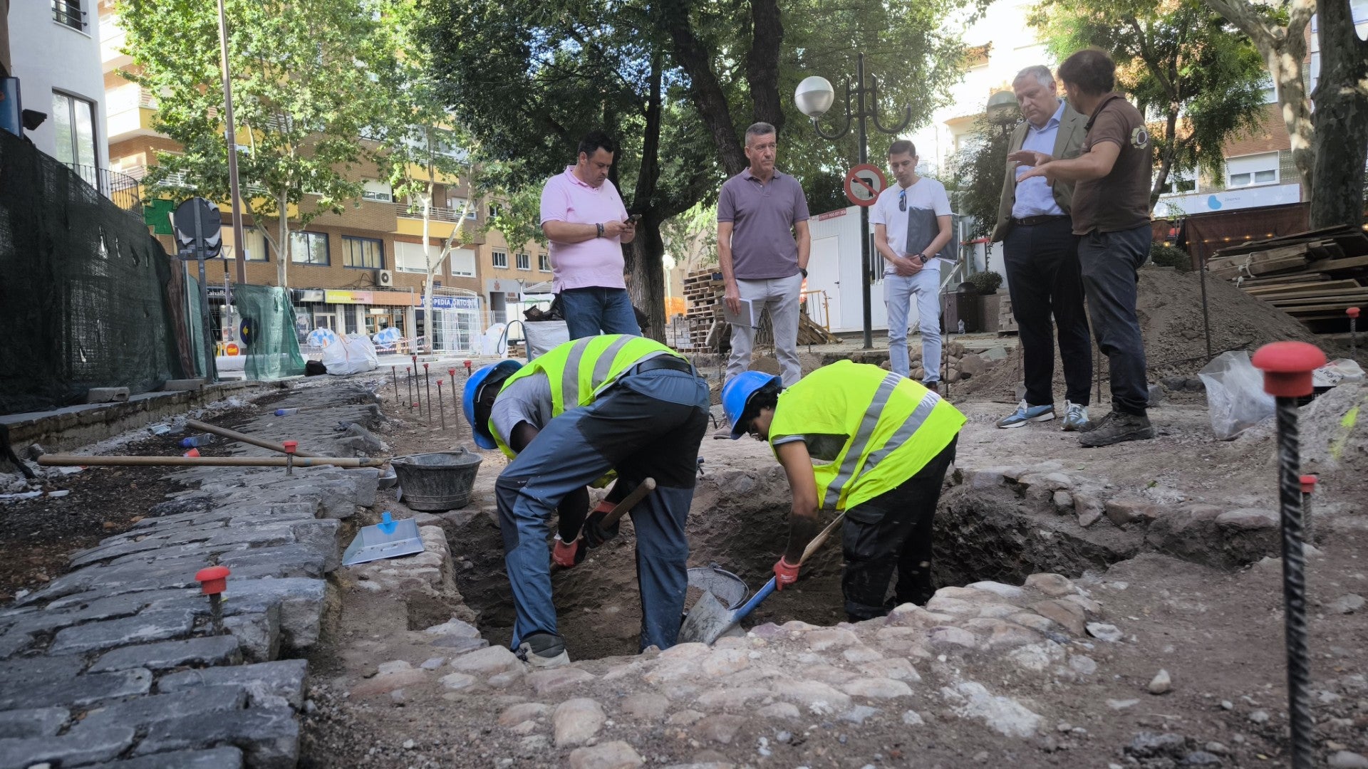 Inician una prospección arqueológica en la Plaza del Pilar de Ciudad Real en busca de los orígenes de la ciudad Inician una prospección arqueológica en la Plaza del Pilar de Ciudad Real en busca de los orígenes de la ciudad
