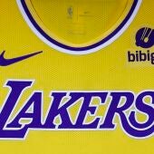 La familia Buss vende los Lakers por 10.000 millones de dólares a Mark Walter