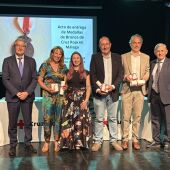 Cruz Roja Málaga entrega sus Medallas de Bronce para reconocer la solidaridad