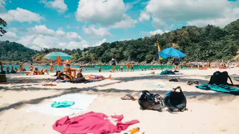 En pareja, en coche y durante el mes de agosto; la radiografía de las vacaciones de verano de los españoles En pareja, en coche y durante el mes de agosto; la radiografía de las vacaciones de verano de los españoles