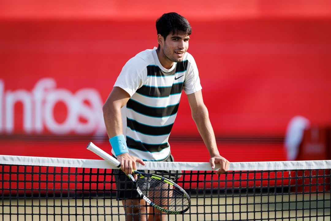 Alcaraz sufre ante Munar para meterse en los cuartos de Queen's Alcaraz sufre ante Munar para meterse en los cuartos de Queen's