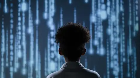 Los jovenes se fian mas de la inteligencia artificial que de los influencers para sus compras Los jovenes se fian mas de la inteligencia artificial que de los influencers para sus compras