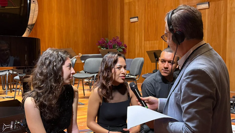Jimena Miranda, Joao Victor Fransozo e Irene Irene Herrero, alumnos de la Escuela Superior de Música Reina Sofía, junto a Carlos Alsina. Jimena Miranda, Joao Victor Fransozo e Irene Irene Herrero, alumnos de la Escuela Superior de Música Reina Sofía, junto a Carlos Alsina.