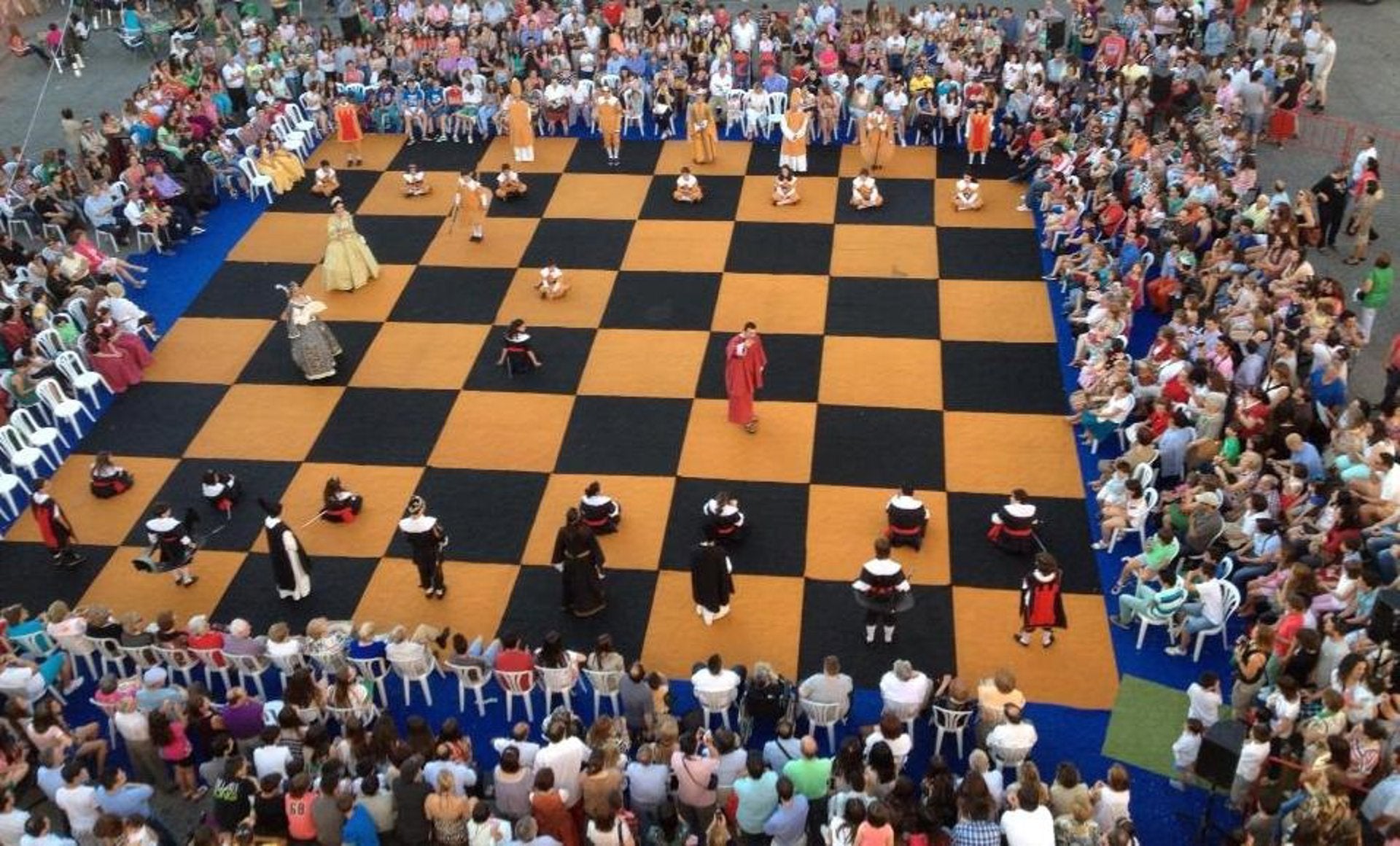 La festividad 'De la Luna al Fuego' comienza este viernes en Zafra con el auto inaugural La festividad 'De la Luna al Fuego' comienza este viernes en Zafra con el auto inaugural