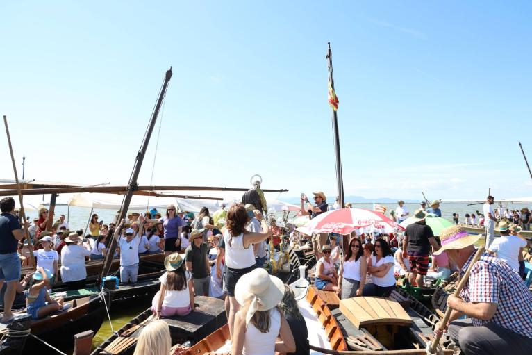La Romería de Sant Pere, la tradición de Catarroja con misa en mitad de la Albufera La Romería de Sant Pere, la tradición de Catarroja con misa en mitad de la Albufera