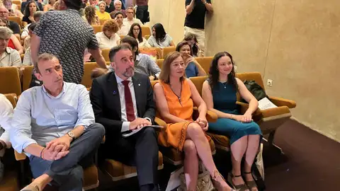 El conseller de Vivienda, José Luis Mateo, y la presidenta del Congreso, Francina Armengol, en la inauguración del congreso del Fòrum de la Societat Civil El conseller de Vivienda, José Luis Mateo, y la presidenta del Congreso, Francina Armengol, en la inauguración del congreso del Fòrum de la Societat Civil