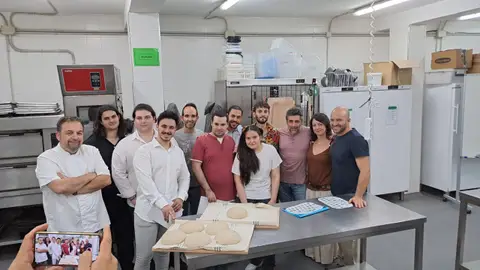 Alumnos y profesores del Curso de Especialización en Inteligencia Artificial y Big Data Alumnos y profesores del Curso de Especialización en Inteligencia Artificial y Big Data