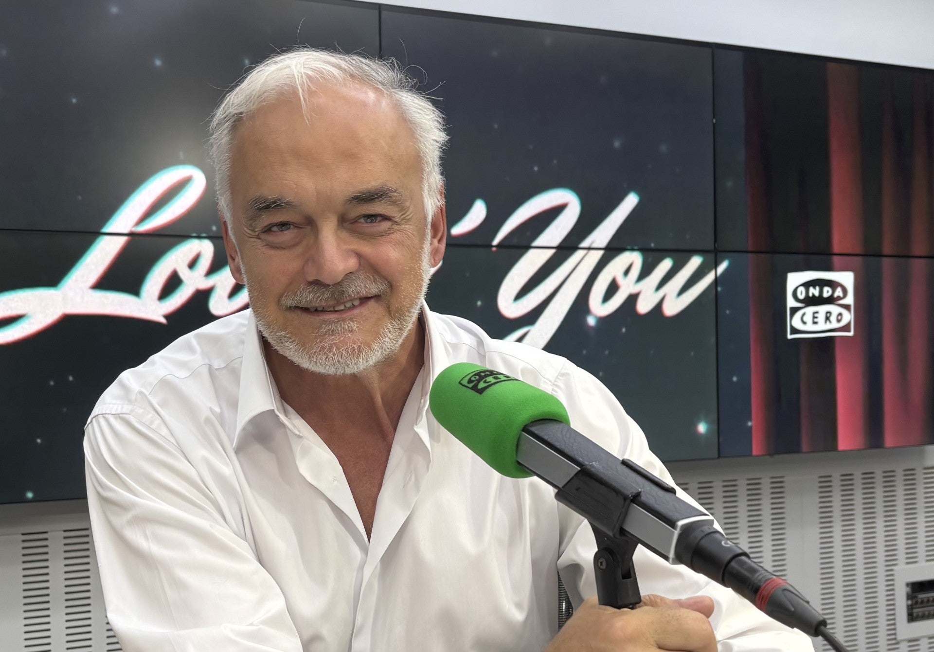 Cuando un político deja de hablar de política… y empieza a hablar de deseo. Cuando un político deja de hablar de política… y empieza a hablar de deseo.