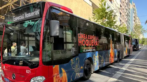 Uno de los vehículos que recorrerán las Hogueras Especiales Uno de los vehículos que recorrerán las Hogueras Especiales