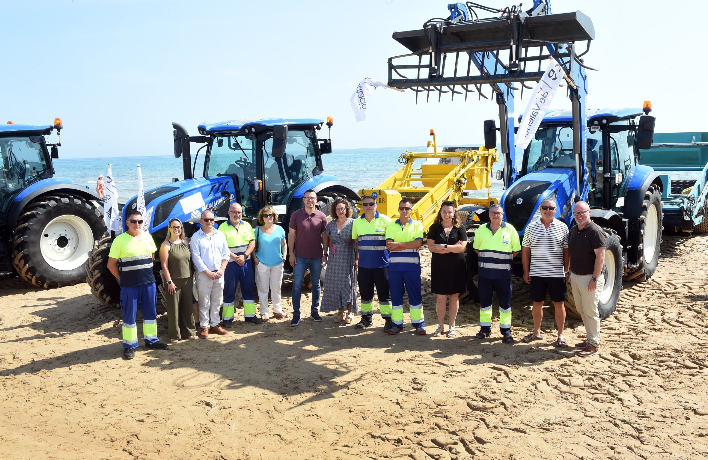 La Diputació de València refuerza la limpieza de playas con la incorporación de nueva maquinaria La Diputació de València refuerza la limpieza de playas con la incorporación de nueva maquinaria