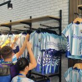 El malaguismo se rinde ante la nueva camiseta del Málaga