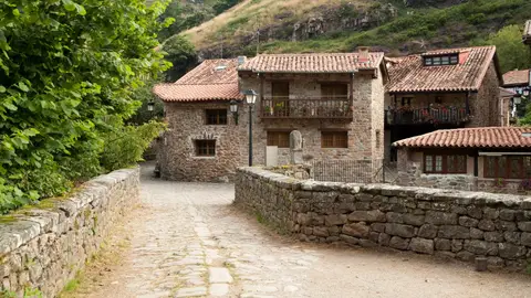 Bárcena Mayor resulta elegido "Pueblo de Cantabria 2025" Bárcena Mayor resulta elegido "Pueblo de Cantabria 2025"