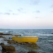 Una patera, tras llegar a las costas de Baleares. Una patera, tras llegar a las costas de Baleares.