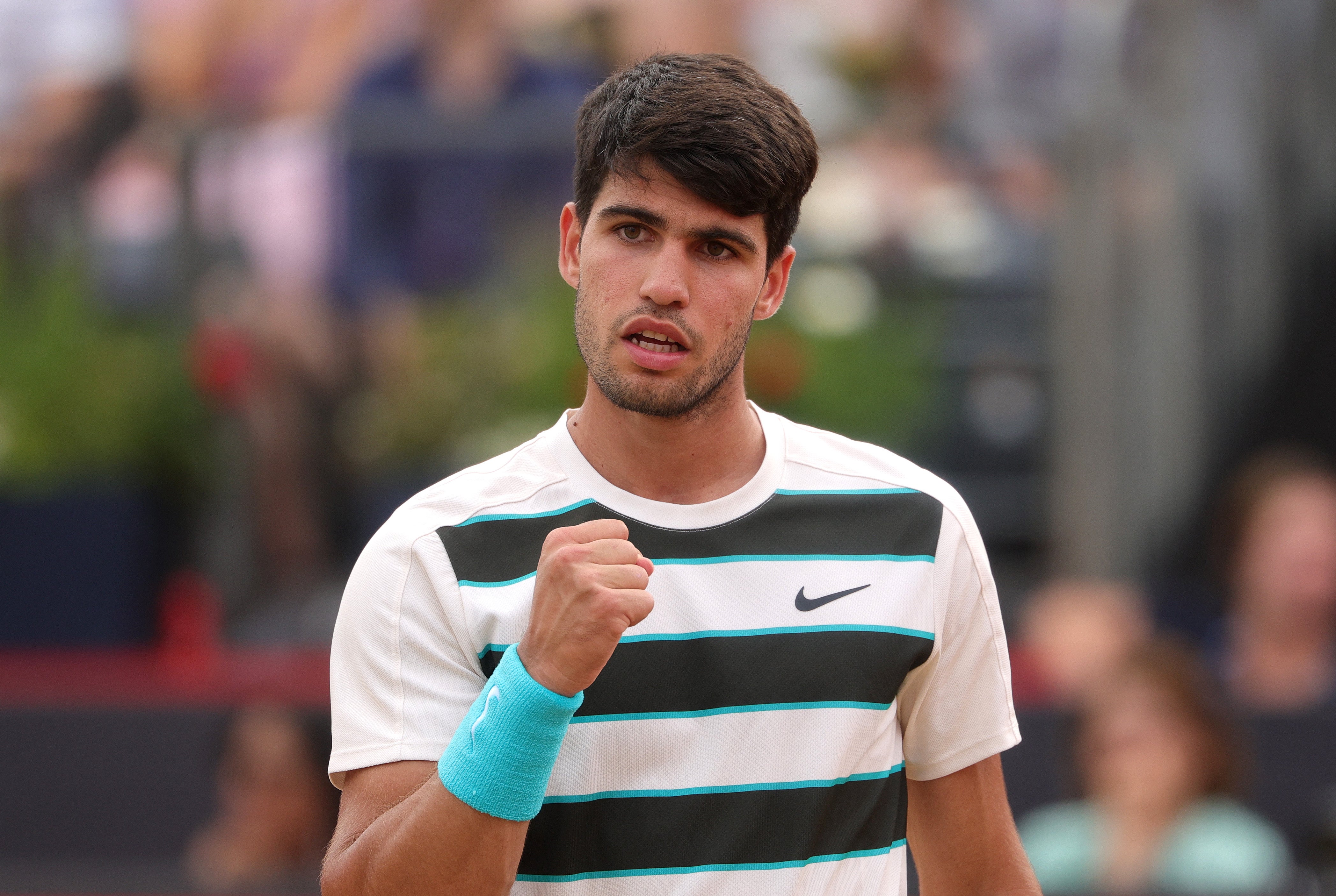 Alcaraz vence a Bautista y se mete en la final del torneo de Queen's Alcaraz vence a Bautista y se mete en la final del torneo de Queen's