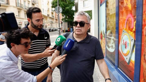Santos Cerdán en las inmediaciones de su domicilio en Madrid