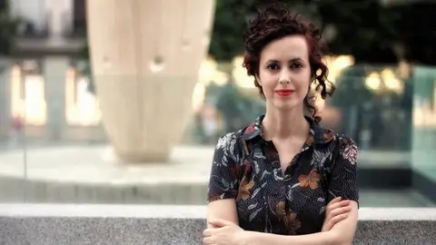 Isabel Cadenas y la historia de las dos Begoña Urroz Ibarrola La periodista Isabel Cadenas