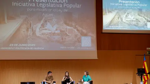 Presentación de la Iniciativa de Legislativa Popular (ILP) impulsada a raíz de la dana del 29 de octubre, cuyo objetivo es modificar la ley estatal de Aguas para incluir entre sus principios rectores que haya inversión "suficiente" en infraestructuras para mitigar riegos naturales como las inundaciones y se tenga en cuenta la protección de la vida, este lunes en València. Presentación de la Iniciativa de Legislativa Popular (ILP) impulsada a raíz de la dana del 29 de octubre, cuyo objetivo es modificar la ley estatal de Aguas para incluir entre sus principios rectores que haya inversión "suficiente" en infraestructuras para mitigar riegos naturales como las inundaciones y se tenga en cuenta la protección de la vida, este lunes en València.