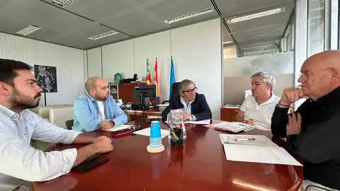 Reunión del alcalde de Monforte del Cid con el secretario autonómico de Infraestructuras y el director general de Transportes. Reunión del alcalde de Monforte del Cid con el secretario autonómico de Infraestructuras y el director general de Transportes.