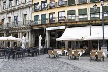 La Audiencia de Castellón ha condenado a dos hosteleros por explotación laboral de inmigrantes sin permiso de residencia La Audiencia de Castellón ha condenado a dos hosteleros por explotación laboral de inmigrantes sin permiso de residencia