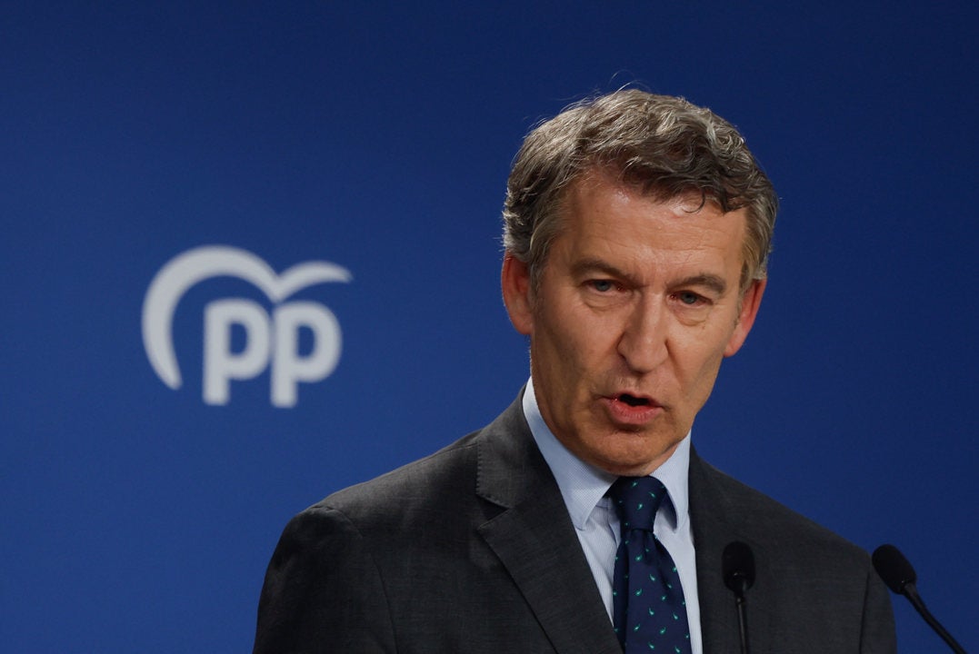 Feijóo comparte con Aznar que Sánchez pueda alterar unas elecciones: "Está acreditado que les gusta el fraude" Feijóo comparte con Aznar que Sánchez pueda alterar unas elecciones: "Está acreditado que les gusta el fraude"