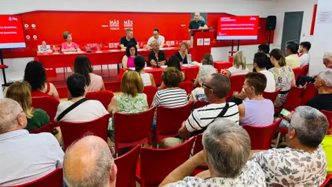 El PSOE de Elche ha celebrado este pasado fin de semana una Asamblea Local extraordinaria en la que Alejandro Soler repite ha sido reelegido secretario general. El PSOE de Elche ha celebrado este pasado fin de semana una Asamblea Local extraordinaria en la que Alejandro Soler repite ha sido reelegido secretario general.
