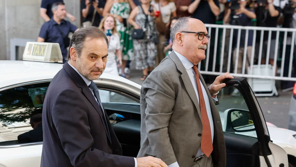 José Luis Ábalos, a su llegada al Supremo este lunes/ EFE/ Chema Moya José Luis Ábalos, a su llegada al Supremo este lunes/ EFE/ Chema Moya