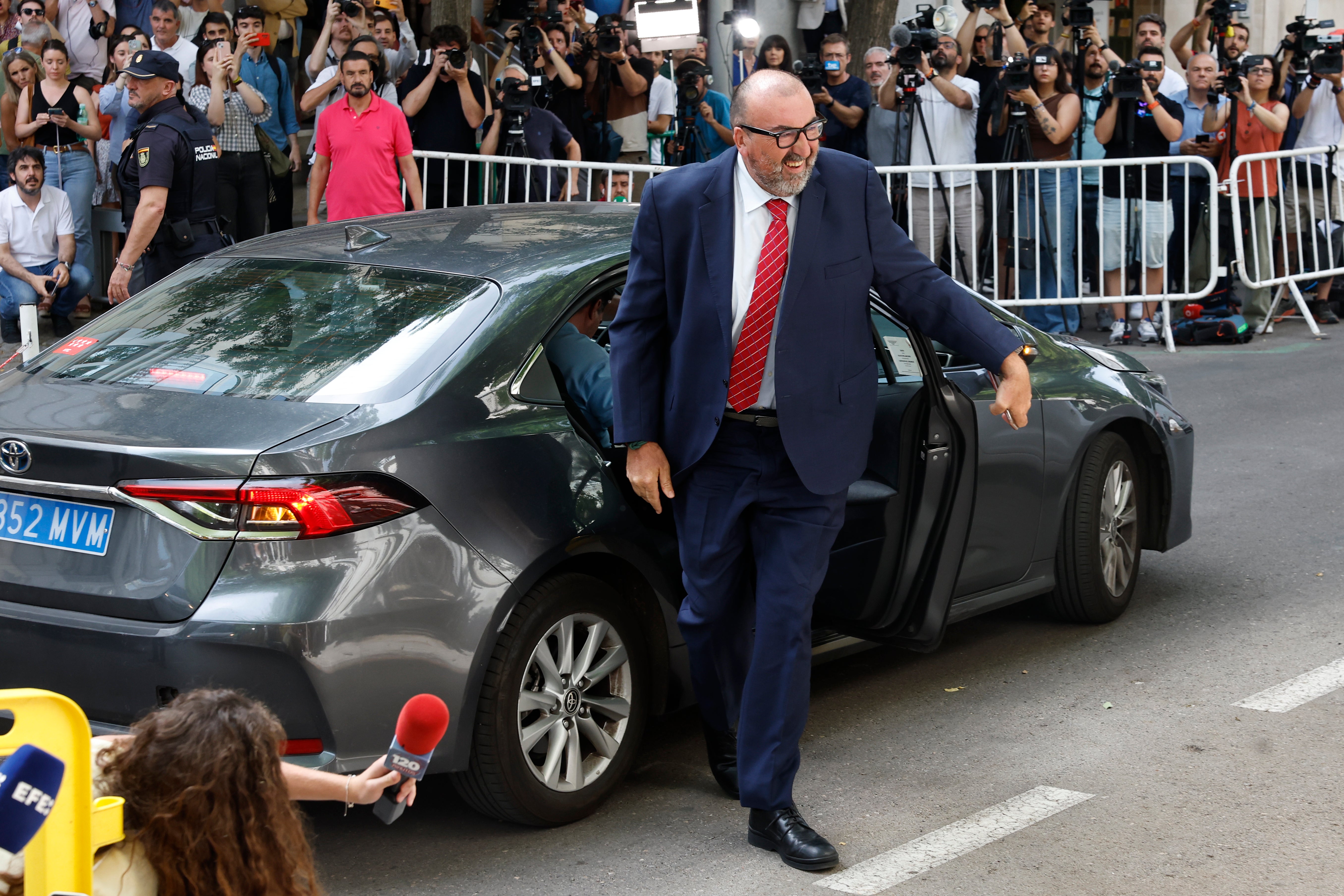 Un correo de Koldo García desvela maniobras para colocar a la esposa de un exdirectivo de Acciona antes del cese de Ábalos Un correo de Koldo García desvela maniobras para colocar a la esposa de un exdirectivo de Acciona antes del cese de Ábalos