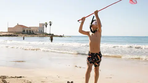 La Vega Baja ofrece más de 40 kilómetros de playas para darte un 'capusón' y disfrutar del verano La Vega Baja ofrece más de 40 kilómetros de playas para darte un 'capusón' y disfrutar del verano