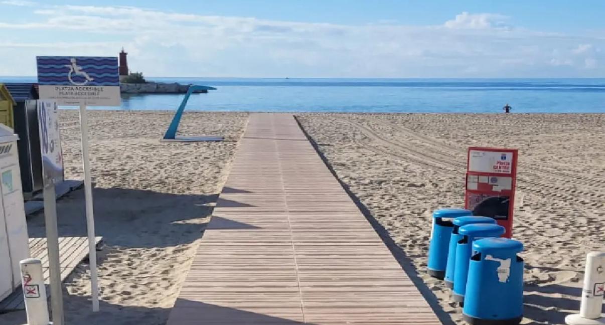 Los municipios costeros de la Marina Baixa contarán con nuevas pasarelas de madera este verano Los municipios costeros de la Marina Baixa contarán con nuevas pasarelas de madera este verano