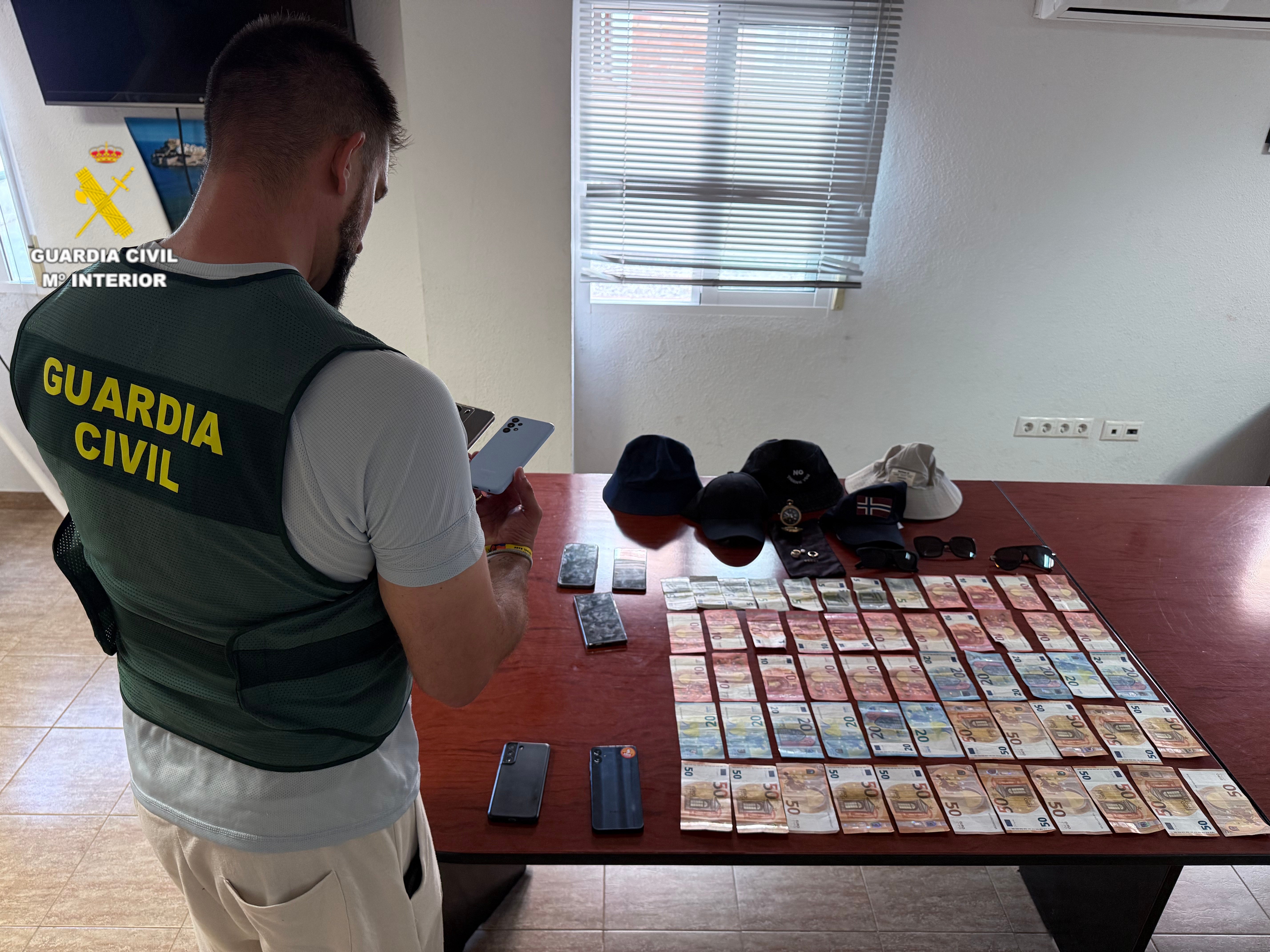 Cuatro detenidos en una operación conjunta de Guardia Civil y Policía Local de Vinaròs Cuatro detenidos en una operación conjunta de Guardia Civil y Policía Local de Vinaròs
