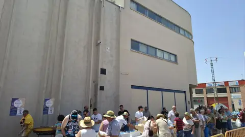 SÚPER AGROPAL recauda más de 1000 euros para el Banco de Alimentos Palencia gracias a su paella solidaria .