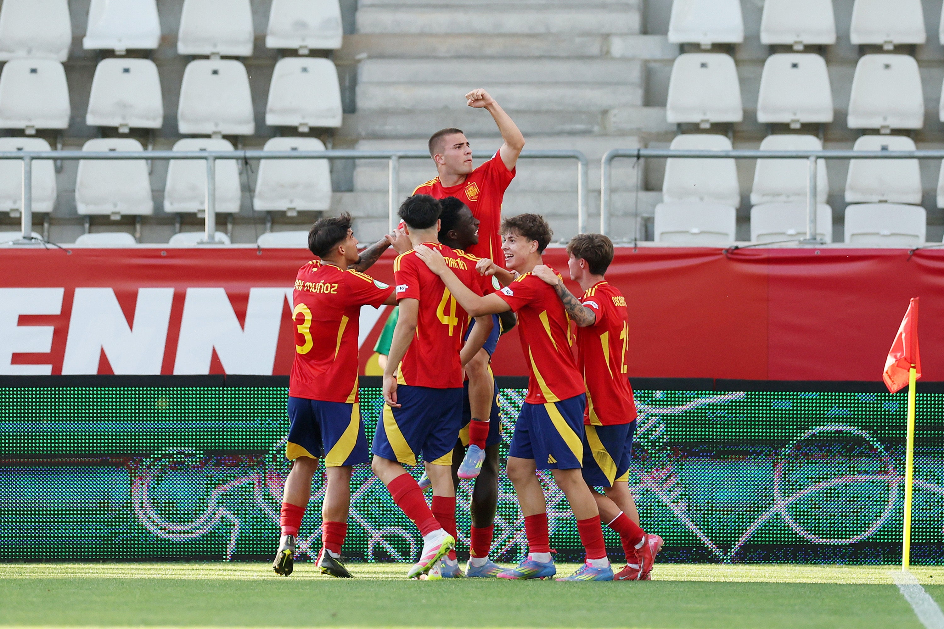 Pablo García mete a España en la final con un póker histórico Pablo García mete a España en la final con un póker histórico
