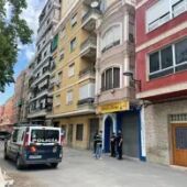 Imagen del edificio de Algemesí donde un hombre ha matado a su pareja y a su hijo de tres años
