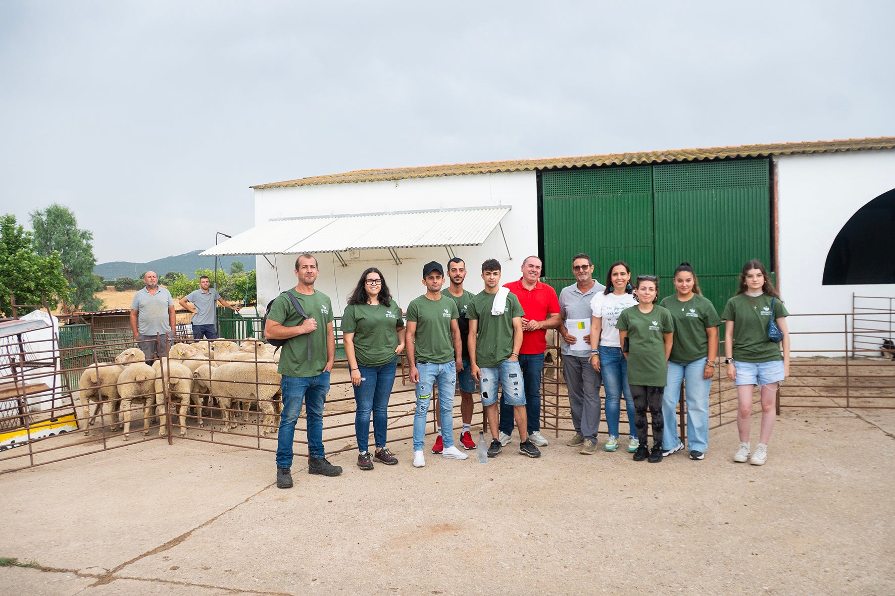 Alumnado de la Escuela de Pastores de Tajo-Salor-Almonte visitan las instalaciones ganaderas de la finca “El Cuartillo” Alumnado de la Escuela de Pastores de Tajo-Salor-Almonte visitan las instalaciones ganaderas de la finca “El Cuartillo”
