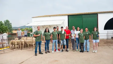 Alumnado de la Escuela de Pastores de Tajo-Salor-Almonte visitan las instalaciones ganaderas de la finca “El Cuartillo” Alumnado de la Escuela de Pastores de Tajo-Salor-Almonte visitan las instalaciones ganaderas de la finca “El Cuartillo”