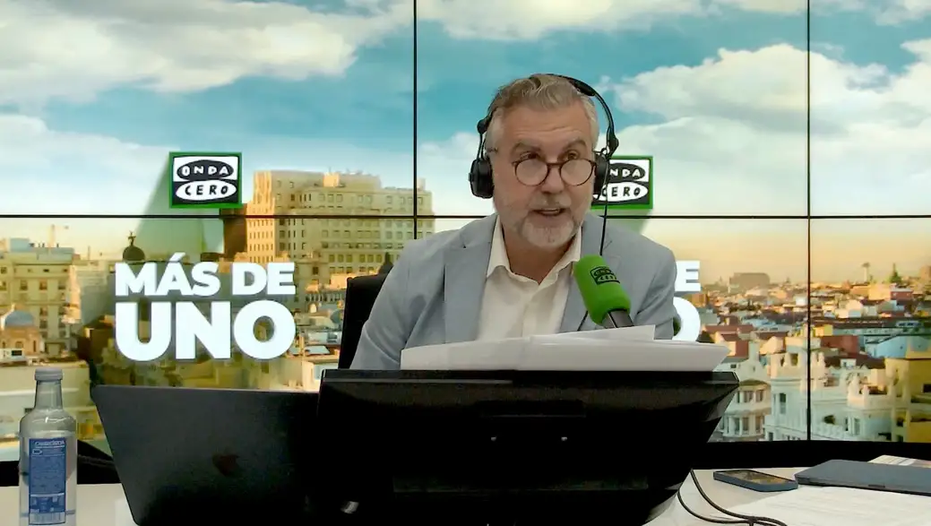 Carlos Alsina explica las imprecisiones del auto del juez Peinado sobre Bolaños: "Flaquea en el razonamiento" Carlos Alsina explica las imprecisiones del auto del juez Peinado sobre Bolaños: "Flaquea en el razonamiento"