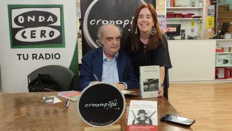 Enrique Vila-Matas en la librer&iacute;a Cronopios de Pontevedra